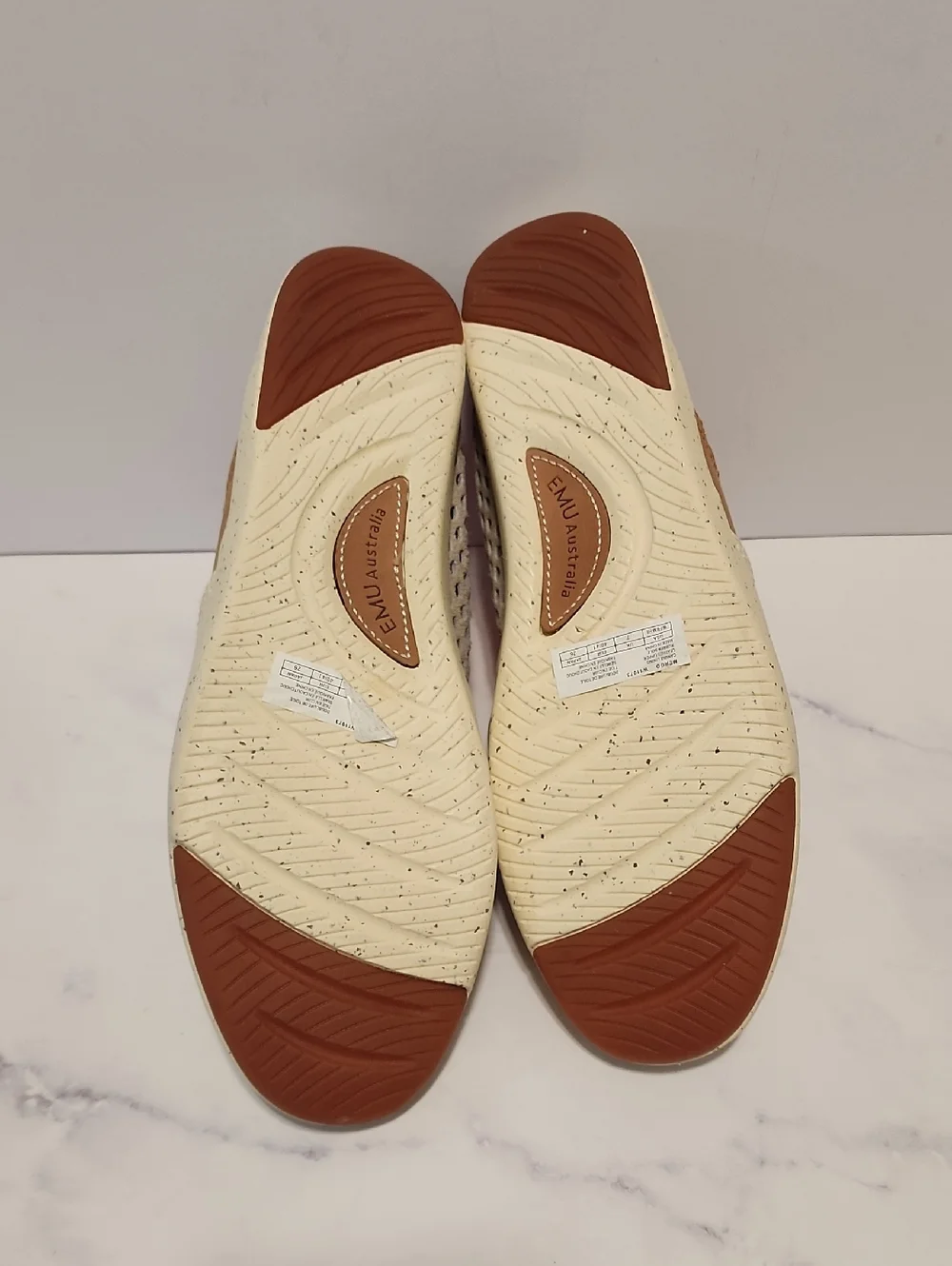 Emu Australia Meroo  Ever Natural  Cream and Tan Slip-On Casual Shoes Brand New